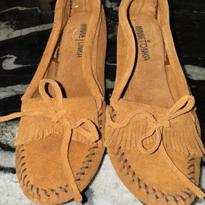 Minnetonka leather Suede Moccasins Tan fringe Slip on women’s 7 wedge heel boho - Picture 1 of 8