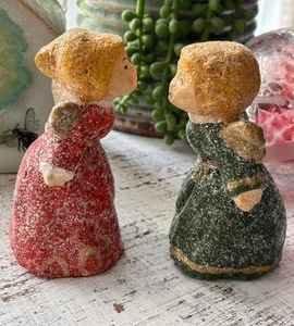 2 Teena Flanner Kissing Angels Figurines Paper Mache Christmas Folk Art Glittery - Picture 1 of 12