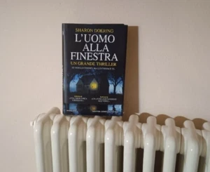 L'UOMO ALLA FINESTRA-di Sharon Doering-Newton Compton editore-copertina rigida - Foto 1 di 1