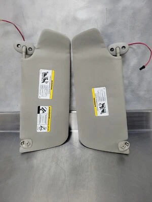 Juego de viseras Jeep Commander 2006-2010 izquierda derecha conductor pasajero iluminado 1DD711D1AA OEM Foto 1 de 4