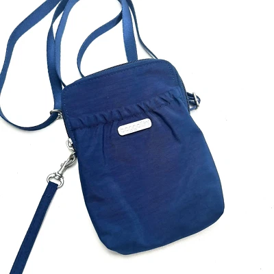 *Bolso organizador bandolera Cottage Core BAGGALLINI azul con cremallera alrededor del teléfono Foto 1 de 4