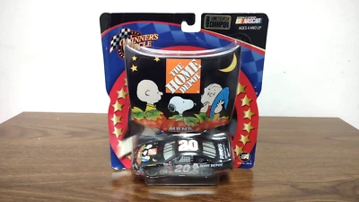 Winner's Circle 2002 1:43 #20 Tony Stewart Peanuts Great Pumpkin Home Depot N27 Foto 1 de 2