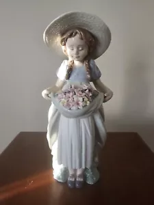 Lladro 6756 Bountiful Blossoms Figurine Girl Holding Flowers *NICE* - Picture 1 of 7