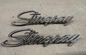 1969-1973 Chevy Corvette Stingray Front Fender Emblem Trim Molding Ornament OEM - Foto 1 di 10