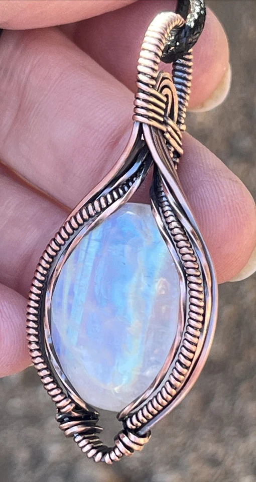 Piedra lunar arco iris ~ colgante hecho a mano envuelto en alambre de cobre 9d Foto 1 de 4
