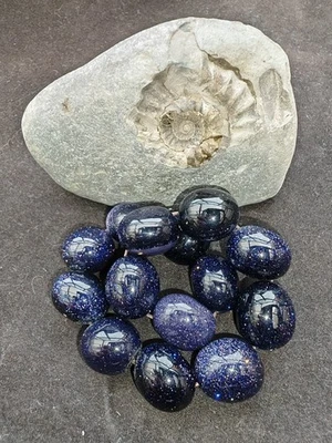 Blue Goldstone smooth nugget gemstone bead elastic chunky bracelet - Imagem 1 de 4