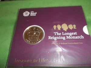 Moneda de 5 libras esterlinas sin circular Royal Mint 2015 The Longest Reigning Monarch - Imagen 1 de 2