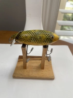 RARE Heddon #1900 Baby Crab Wiggler, Frog Scale 3”GE,  L-Rig, C. 1917-23 - Image 1 of 4