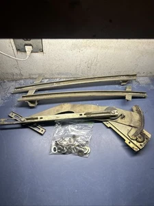 1977-78 Datsun 280z Rh Passenger Manual Window Regulator Assembly - Picture 1 of 5