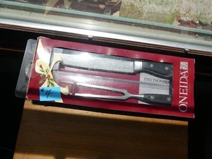 Oneida Set Posate Cucina Intaglio Coltello e Forchetta Nuovo In Confezione Vecchio Stock - Foto 1 di 7
