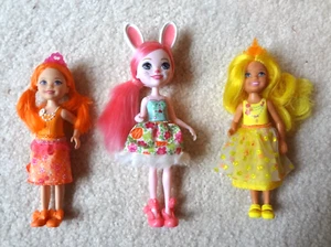 3 bambole Mattel: Enchantimals 6" Bree Bunny Doll & 2 bambole Sprite Princess Chelsea - Foto 1 di 5