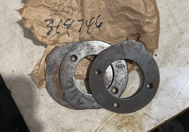 3 Nos Johnson Evinrude Omc Retainer Plate P/n - Image 1 of 1