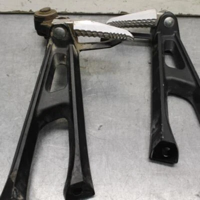 09-16 SUZUKI GSXR1000 REPOSAPIÉS TRASERO CLAVIJAS JUEGO PELDAÑOS PAR BB642 Foto 1 de 4