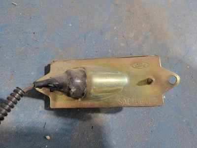 1992 1993 FORD F150 F250 REAR LICENSE PLATE LAMP - Image 1 of 2