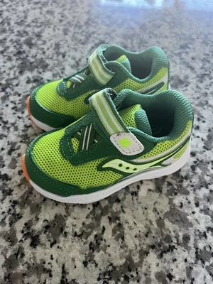 Sapato de corrida Saucony Ride 10 Jr / Verde e branco / Criança 5W - Imagem 1 de 4