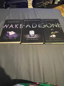 Lot of 3 Lisa McMann - Complete Wake Trilogy - Wake Fade Gone - Book set - Picture 1 of 5