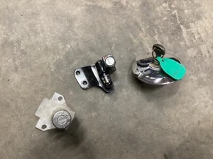 Juego de llaves y bloqueo de tapa de combustible de gasolina encendido personalizado Honda CB750 C CB 750 1982 82 - Imagen 1 de 2