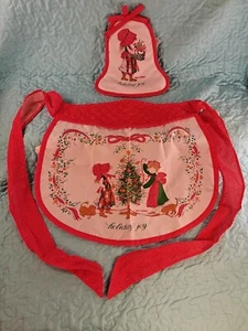 Vintage 1970's HOLLY HOBBIE Christmas Half Apron & Potholder Holiday Joy - Picture 1 of 12