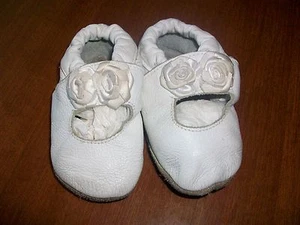 Shoo Shoos Pelle Bianca Fiori Bianchi Bambina 6-12 MO Medium 4,92" - Foto 1 di 3