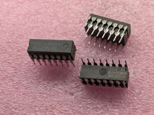 2 piezas. MK4128N-15 arreglo a cuestas, dos chips Mostek de 64K bits - Imagen 1 de 1
