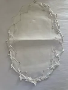 Bufanda de tocador Doily Vintage Bordada Blanco Algodón Lino Textil ¡Hermosa! - Imagen 1 de 7