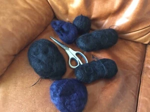 BLACK + NAVY MOHAIR YARN 193 grams - Picture 1 of 10