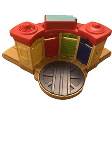 Vintage chuggington train Track Roundhouse 2010 - Learning Curves - Picture 1 of 7