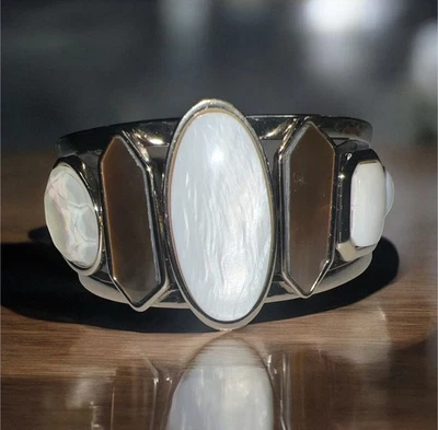 Brazalete de abulón tono dorado mercado negro de la Casa Blanca Foto 1 de 4