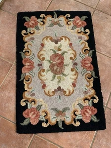 Vintage Malverne Hand Hooked Rug 22x34” Black Beige scallop Red Cream Pink Roses - Picture 1 of 10