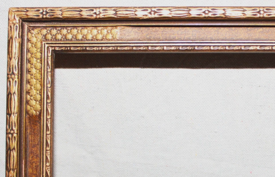 ANTIGUO MARCO DE MADERA ARTESANAL 10 X 13" ORNAMENTADO DORADO 1930 Foto 1 de 4