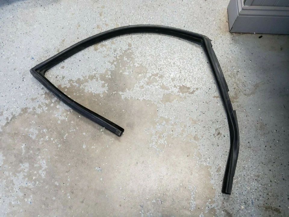 Chrysler PT Cruiser 2006-2010 pasajero sello ventana delantera derecha fabricante de equipos originales Foto 1 de 1