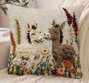 ÜBERWURF KISSENBEZUG - Fröhliche Eselfreunde unter Wildblumen, gewebtes Polyester - Bild 1 von 2