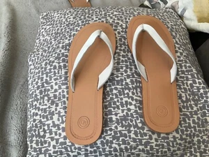 Urban Outfitters Flip Flops in white leather size uk 6 - Picture 1 of 2
