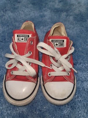 Zapatillas bajas Converse All Star Chuck Taylor para niños pequeños talla 9 rojas pre-amadas  Foto 1 de 4