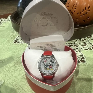 Disney 100 Anniversary ~ Mickey & Minnie Mouse Uhr braucht Batterie - Bild 1 von 8