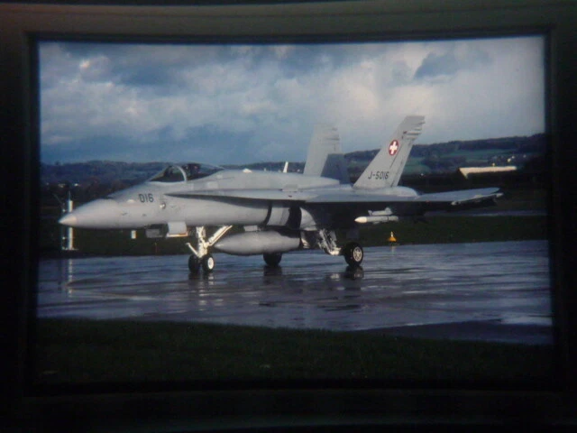 scivolo aereo militare Swiss Air Force F/A-18 J-5016 Payerne 2002 (BZV) - Immagine 1 di 1