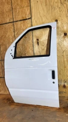 Puerta Delantera Izquierda Ford E-150, 250, 350, 450 2008-2024 con Cristal y Tapicería Foto 1 de 4