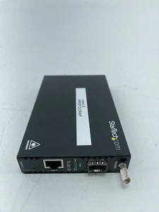 StarTech.com ET91000LCOAM Gigabit Ethernet to MM LC Fiber Media Converter - Picture 1 of 8