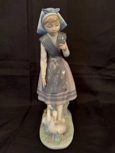 Lladro 5202 ARACELY, Young Girl with Ducks - Mint! (No Box) - Picture 1 of 8