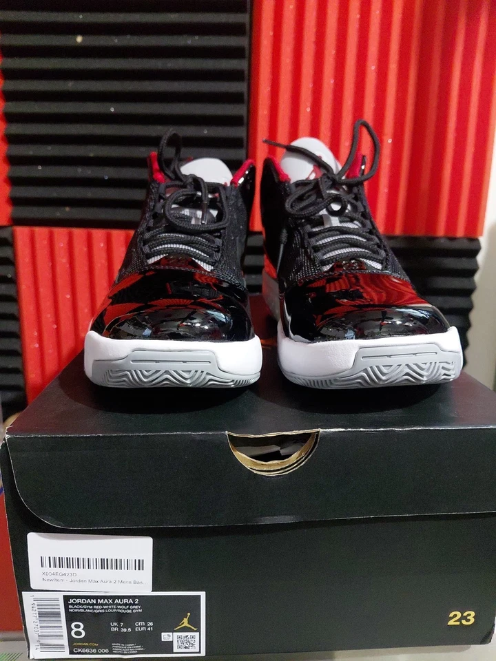 Cimento preto tamanho 8 - Air Jordan Max Aura 2 - Imagem 1 de 4