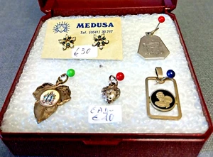 2° Set completo in offerta di 5 oggetti dorati Medusa periodo 1940 - Foto 1 di 5