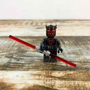 LEGO 75310 Star Wars Clone Wars Darth Maul Minifigura con Doble Sable de Luz - Imagen 1 de 3