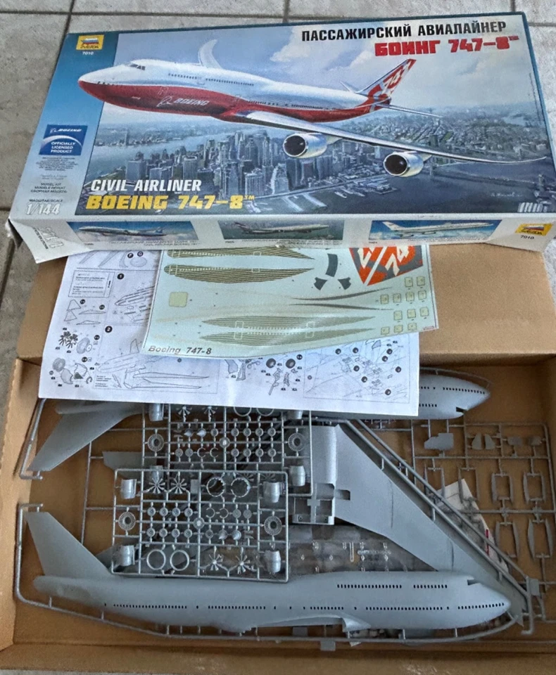 ZVEZDA  7010 1/144 BOEING 747-800…il 747 più corretto fra tutti - Immagine 1 di 1
