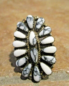 1.5" Vintage Navajo Sterling Petit Point WHITE BUFFALO TURQUOISE Ring  Size 5.5 - Picture 1 of 9