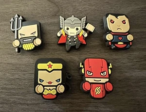Menge 5 Marvel & DC Superheld Kroko Charms - verschiedene Schuh Zubehör - Bild 1 von 1
