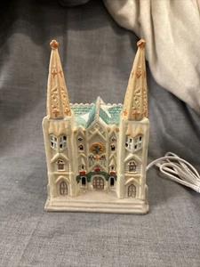 St. Patrick’s Cathedral Christmas Village Porcelain Lighted Giny Co 1991 - Picture 1 of 8