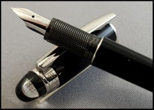 MINT MONTBLANC STARWALKER RESIN FOUNTAIN PEN PLATINUM 14 K BROAD NIB