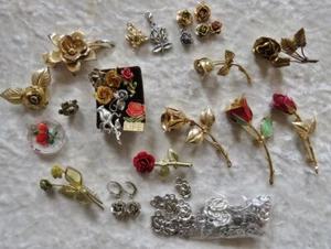 Collection of Vintage Metal  Rose Pins and Newer Charms  - Bild 1 von 3