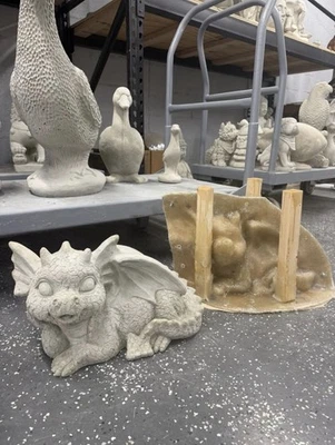 Nuevo molde dragón molde látex con respaldo de fibra de vidrio para fundición de hormigón Foto 1 de 2