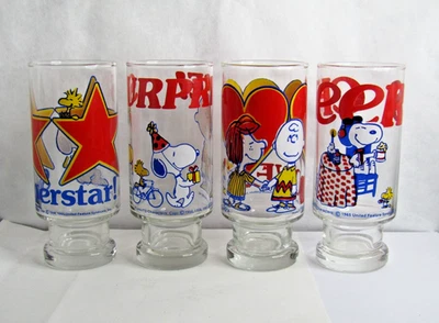 Set of 4 Peanuts Snoopy Pedestal  Drinking Glasses Woodstock Charlie Brown Clean - Image 1 of 4